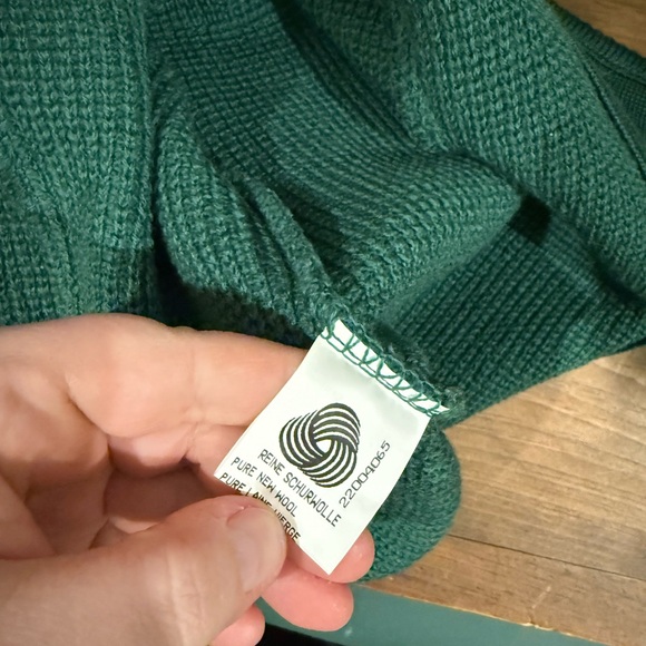 Chic Green Button-Up Cardigan - Picture 3 of 6